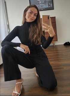 Emily Oberg feet photo 9