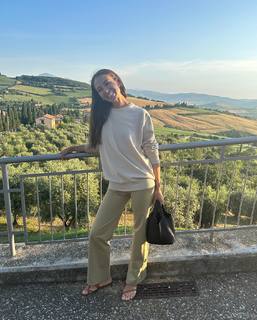 Emily Oberg feet photo 2
