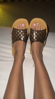 Emily Oberg feet photo 3