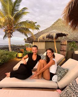 Emily Oberg feet photo 9