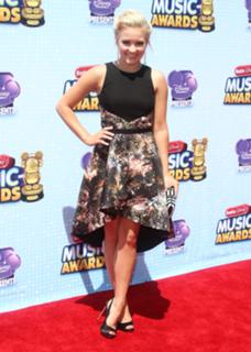 Emily Osment feet photo thumbnail