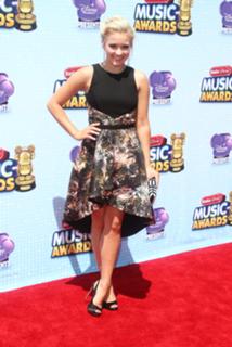 Emily Osment feet photo thumbnail