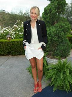 Emily Osment feet photo thumbnail