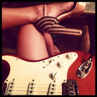 Emily Osment feet photo thumbnail