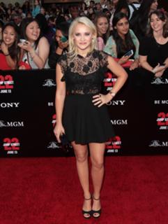 Emily Osment feet photo thumbnail