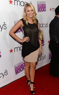 Emily Osment feet photo thumbnail