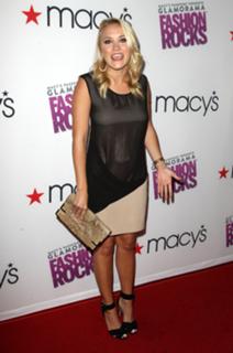 Emily Osment feet photo thumbnail
