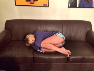 Emily Osment feet photo thumbnail