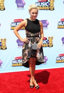 Emily Osment feet photo thumbnail
