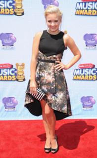 Emily Osment feet photo thumbnail