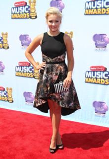 Emily Osment feet photo thumbnail