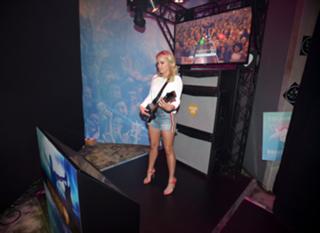 Emily Osment feet photo thumbnail