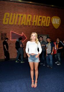 Emily Osment feet photo thumbnail