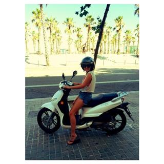 Emily Osment feet photo thumbnail