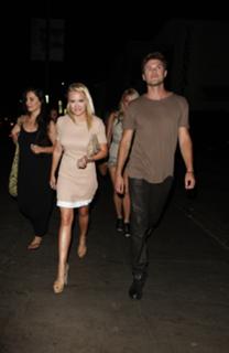 Emily Osment feet photo thumbnail