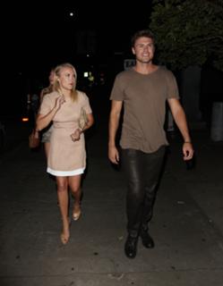 Emily Osment feet photo thumbnail