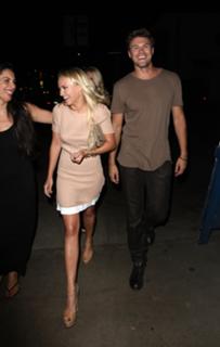 Emily Osment feet photo thumbnail