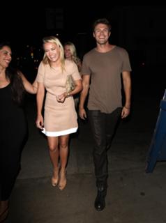 Emily Osment feet photo thumbnail