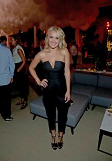 Emily Osment feet photo thumbnail