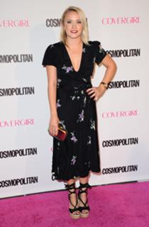 Emily Osment feet photo thumbnail