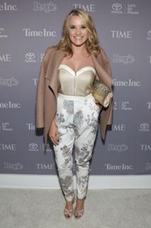 Emily Osment feet photo thumbnail