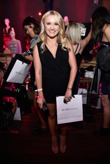 Emily Osment feet photo thumbnail