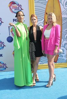 Emily Osment feet photo thumbnail