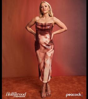 Emily Osment feet photo thumbnail