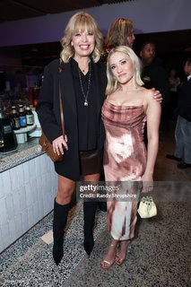 Emily Osment feet photo thumbnail