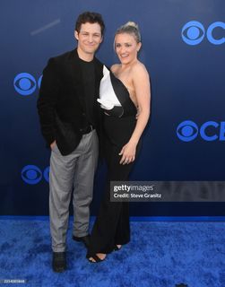 Emily Osment feet photo thumbnail