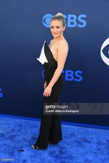 Emily Osment feet photo thumbnail