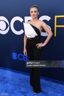 Emily Osment feet photo thumbnail