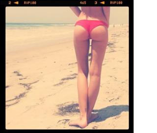 Emily Ratajkowski feet photo thumbnail