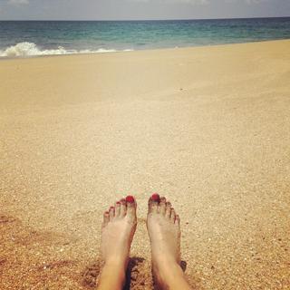 Emily Ratajkowski feet photo thumbnail