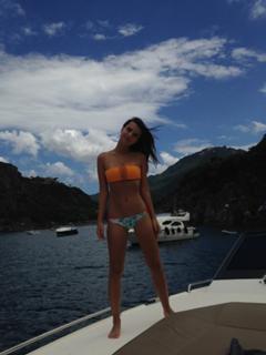 Emily Ratajkowski feet photo thumbnail