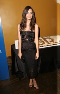 Emily Ratajkowski feet photo thumbnail