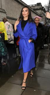 Emily Ratajkowski feet photo thumbnail