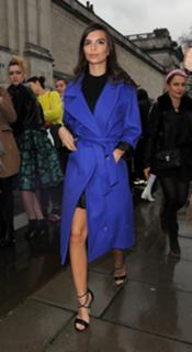Emily Ratajkowski feet photo thumbnail