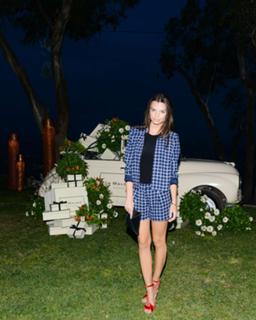 Emily Ratajkowski feet photo thumbnail
