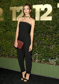 Emily Ratajkowski feet photo thumbnail