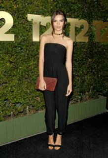 Emily Ratajkowski feet photo thumbnail