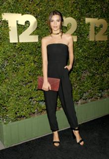 Emily Ratajkowski feet photo thumbnail