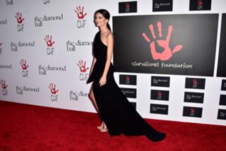 Emily Ratajkowski feet photo thumbnail