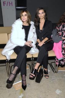 Emily Ratajkowski feet photo thumbnail