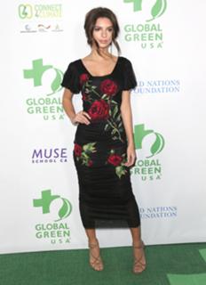 Emily Ratajkowski feet photo thumbnail