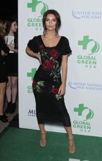 Emily Ratajkowski feet photo thumbnail