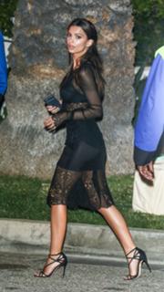 Emily Ratajkowski feet photo thumbnail