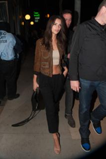 Emily Ratajkowski feet photo thumbnail