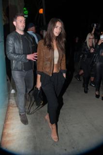 Emily Ratajkowski feet photo thumbnail