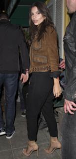 Emily Ratajkowski feet photo thumbnail